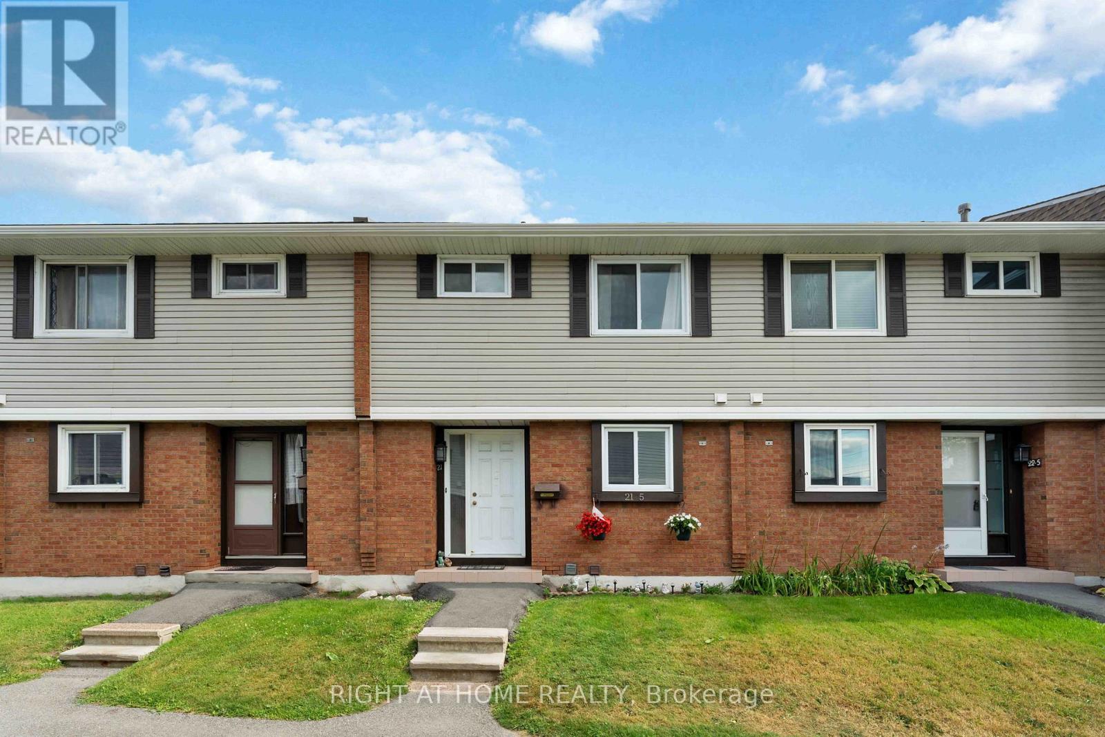 21 5 Hadley Cir, Ottawa, ON K2H 6P1
