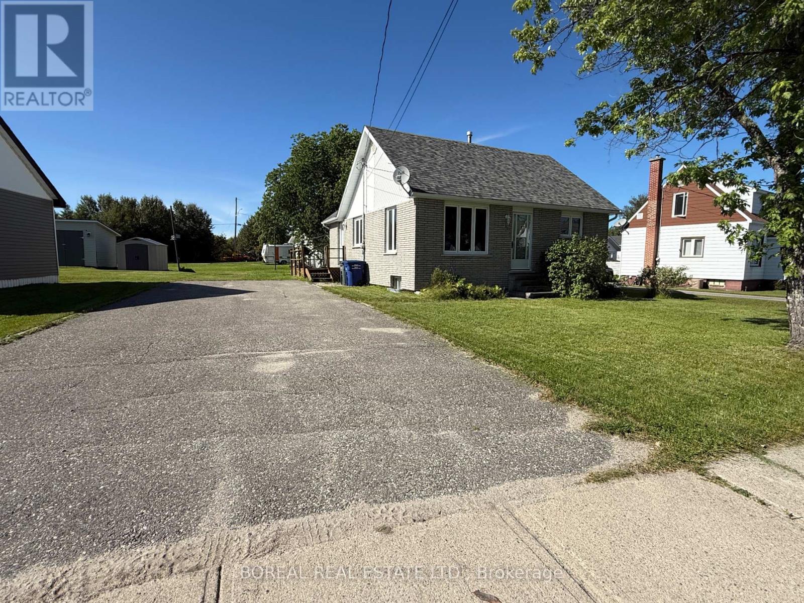 16 Sixth St, Smooth Rock Falls, ON P0L 2B0