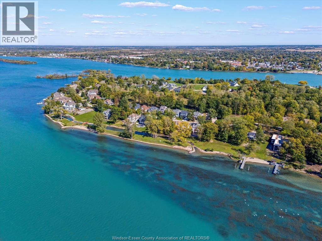 290 Crystal Bay Dr, Amherstburg, ON N9V 4A6