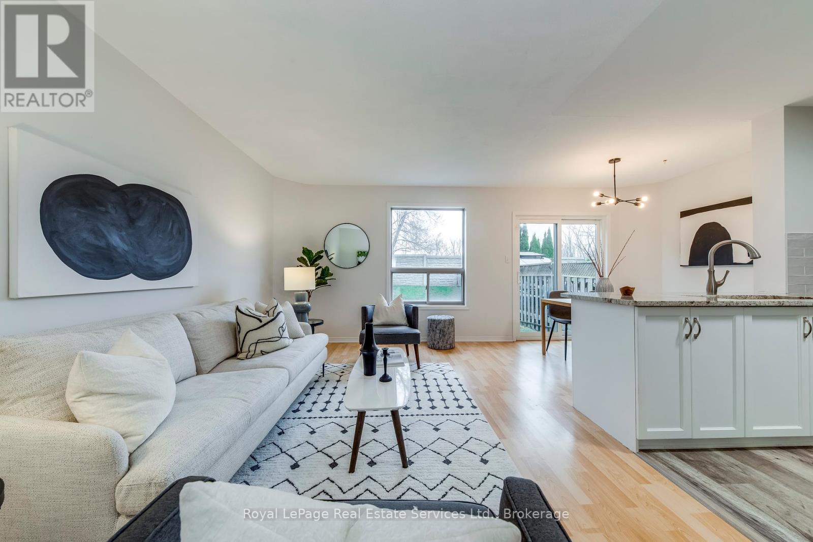 39 Foxborough Dr, Hamilton, ON L9G 4Y9