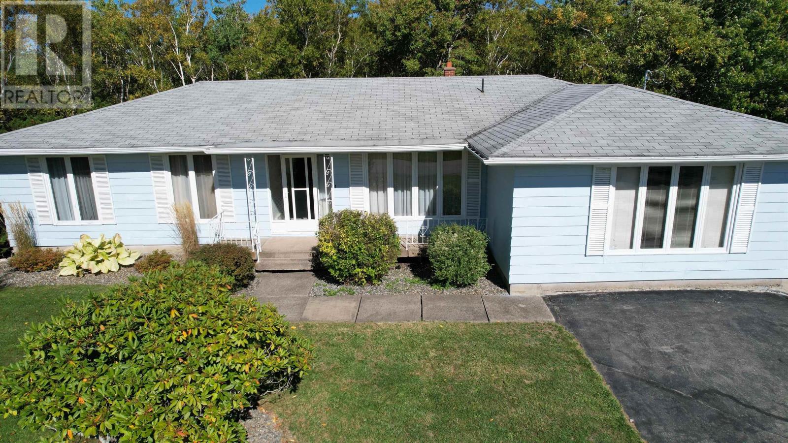 38 Norwood St, Glace Bay, NS B1A 3M5