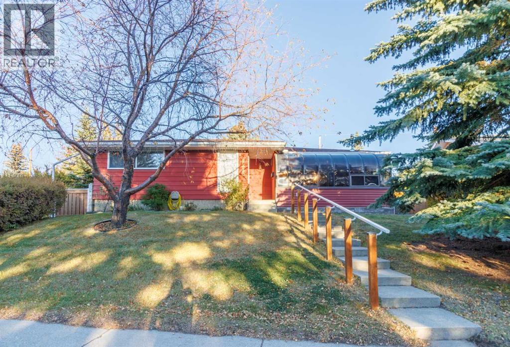 6220 Dalton Dr NW, Calgary, AB T3A 1E3