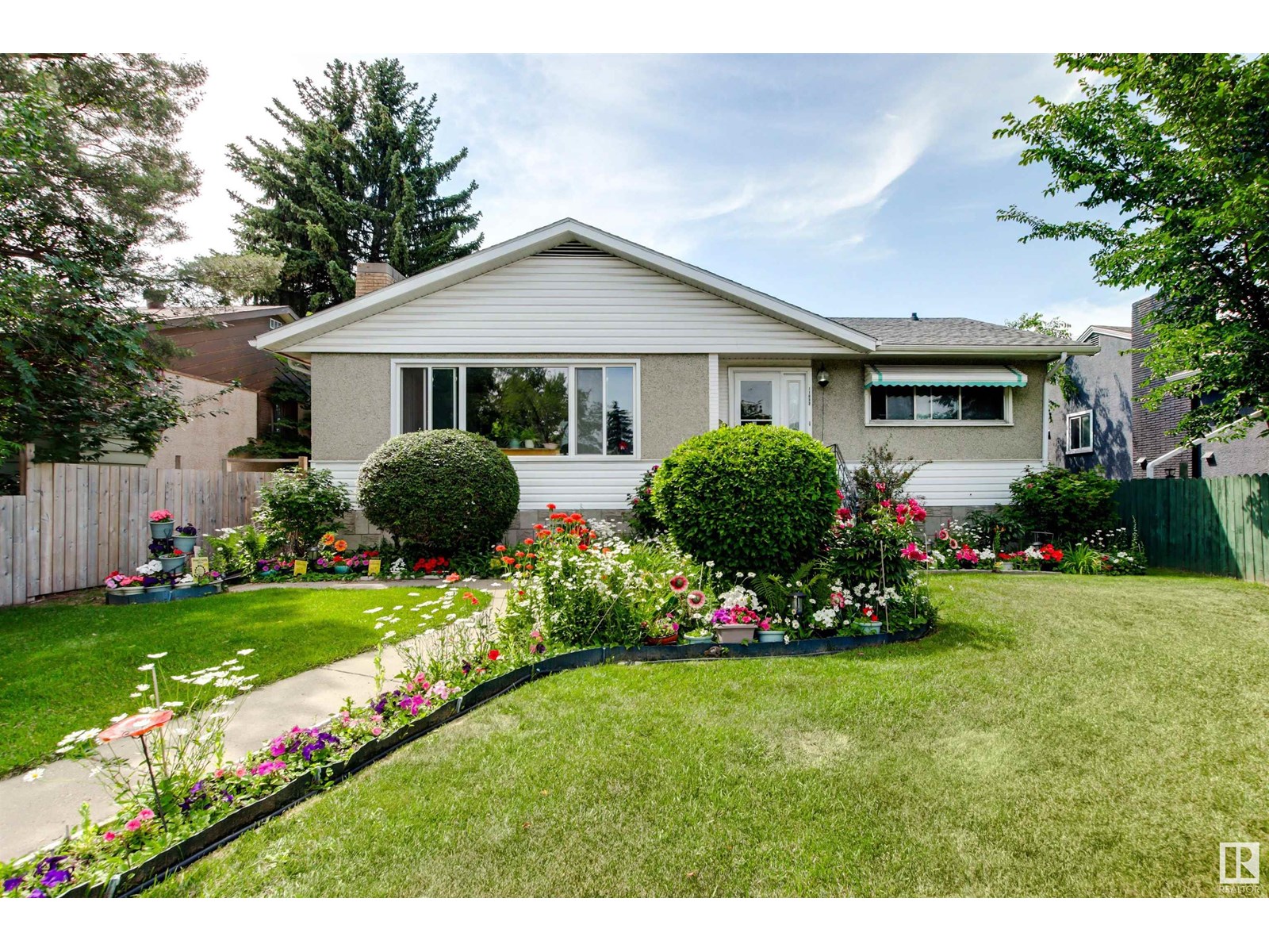 11632 Groat Rd NW, Edmonton, AB T5M 3K5