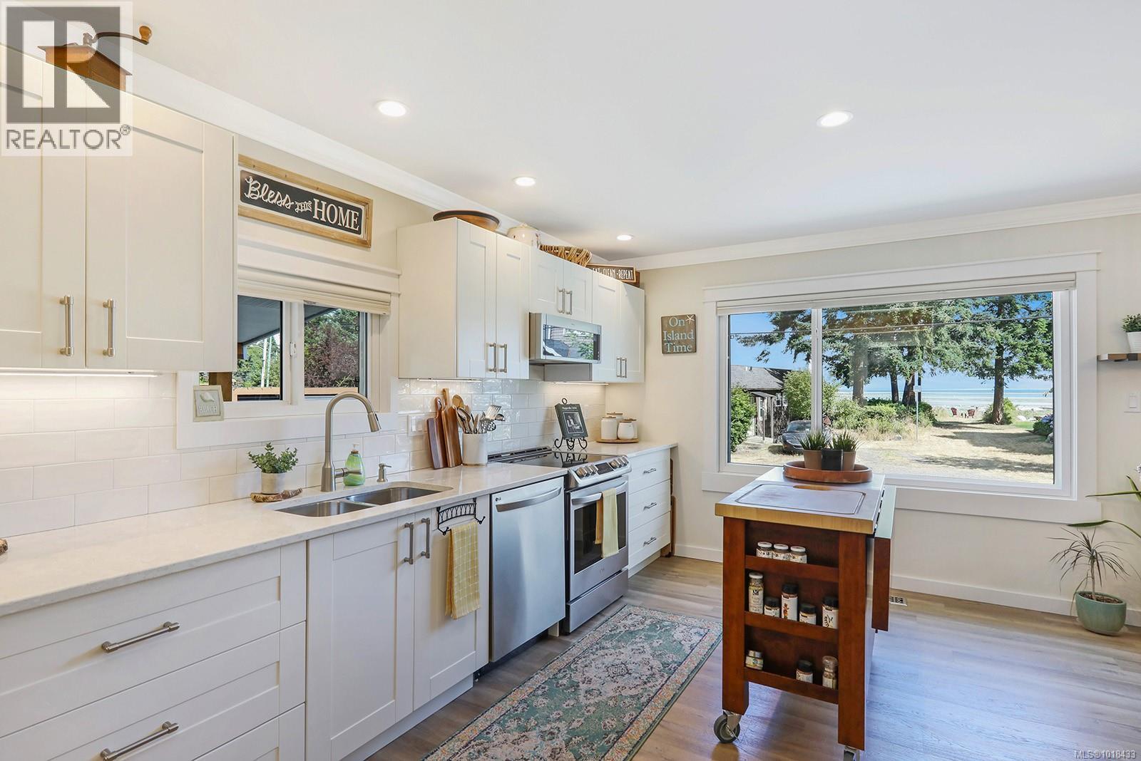 491 Windslow Rd, Comox, BC V9M 3T8