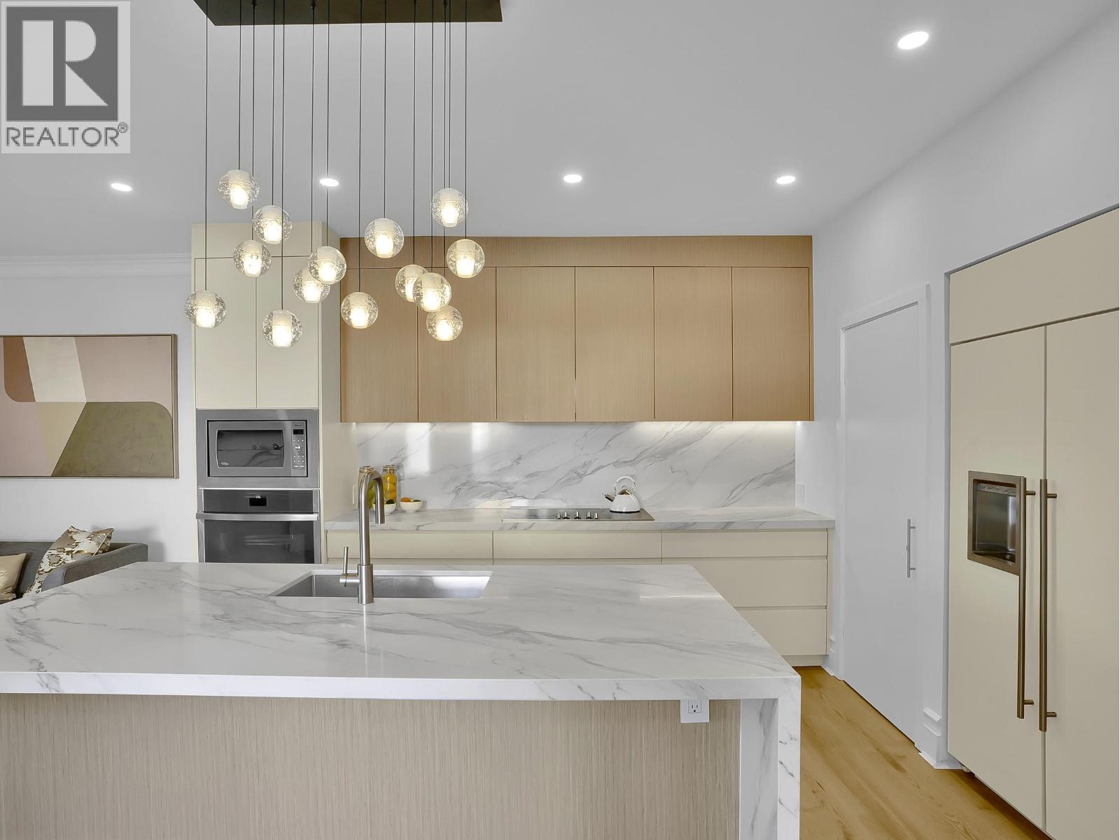 1176 W 17th St, North Vancouver, BC V7P 1W2