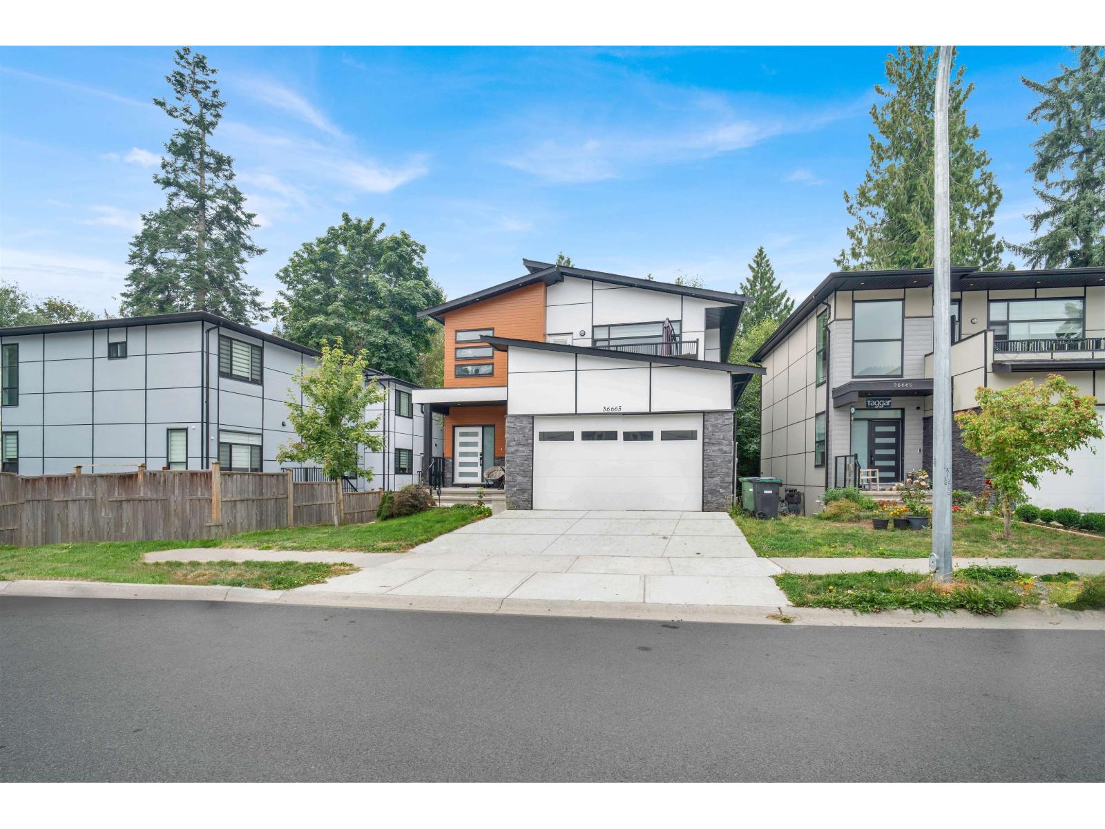 36665 Carl Creek Cres, Abbotsford, BC V3G 0H4