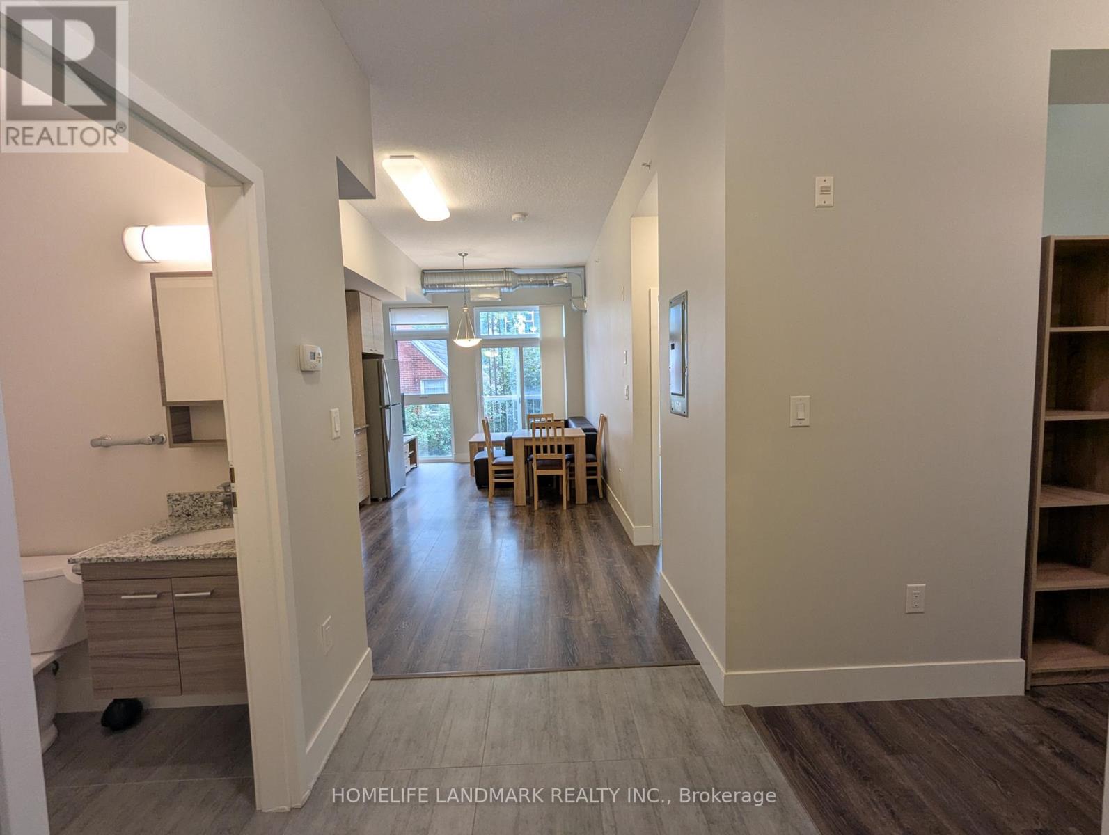 302 253 Albert St, Waterloo, ON N2L 3T7