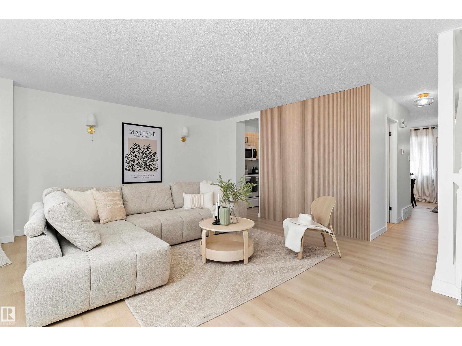 717 Village On The Green Gr NW, Edmonton, AB T5A 1H2