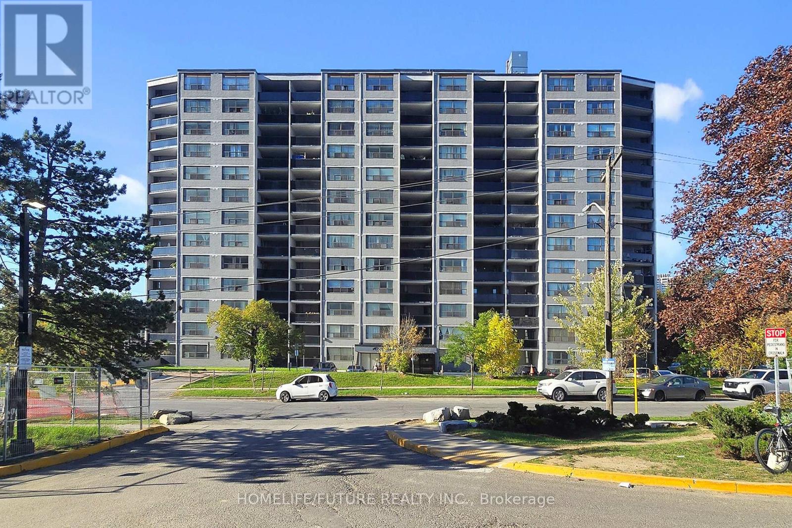 409 10 Tobermory Dr, Toronto, ON M3N 2Y5