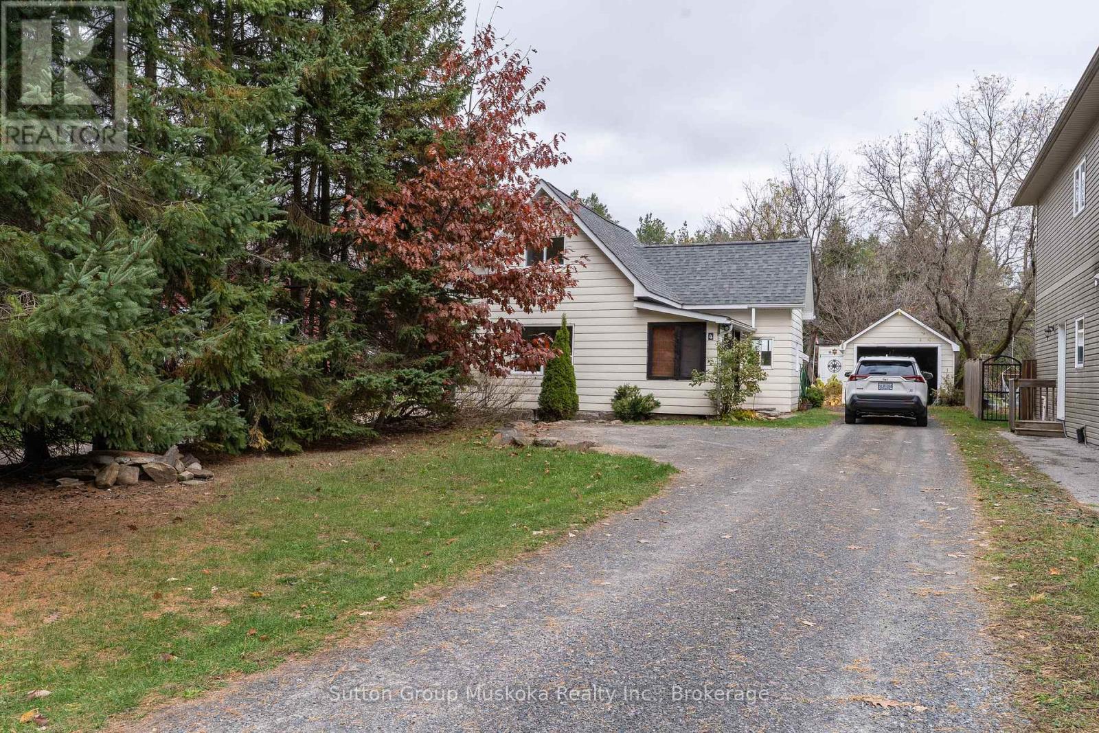 4 Thunder Bridge Ct S, Huntsville, ON P1H 1M1