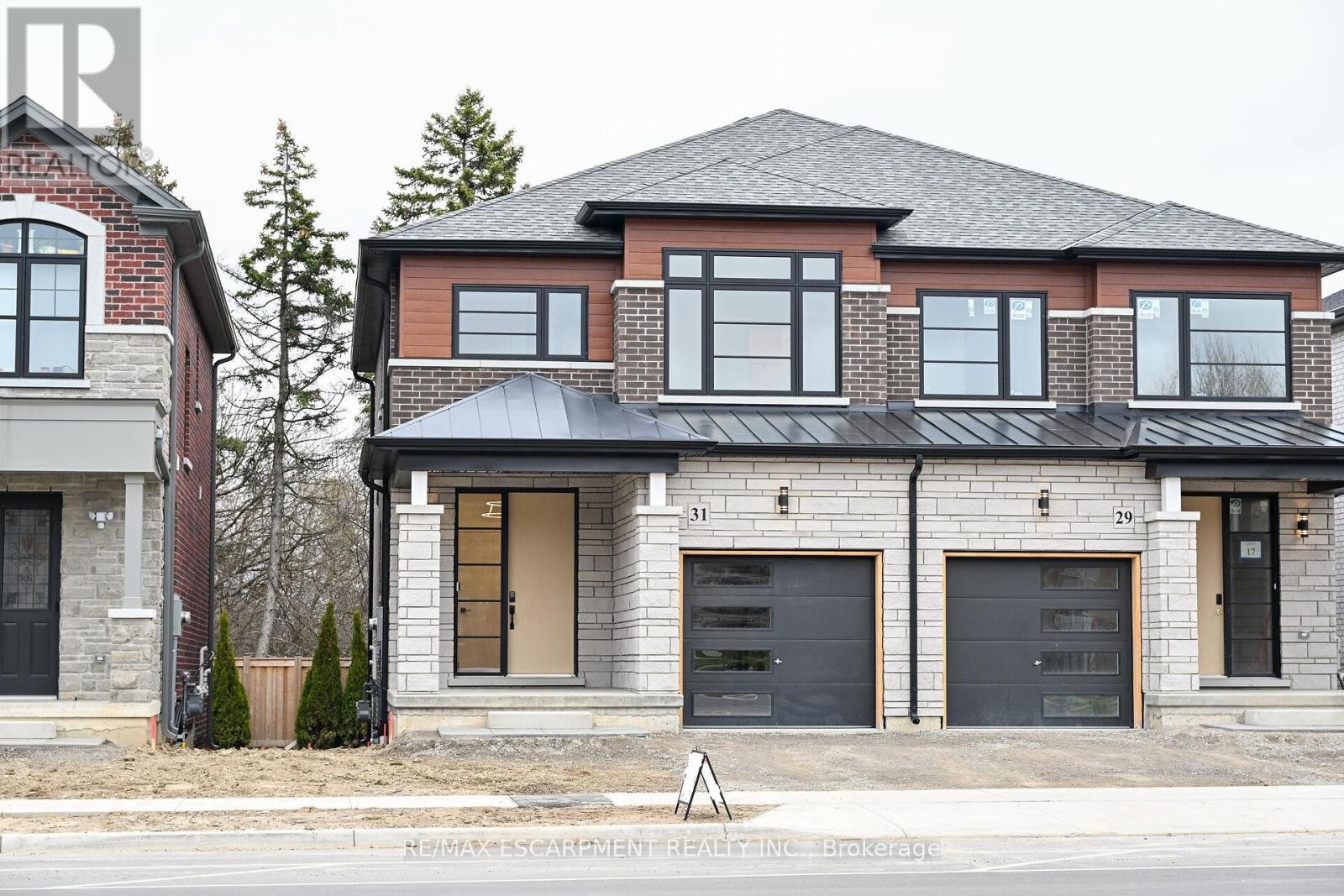 31 Kingfisher Dr, Hamilton, ON L9A 4Y9