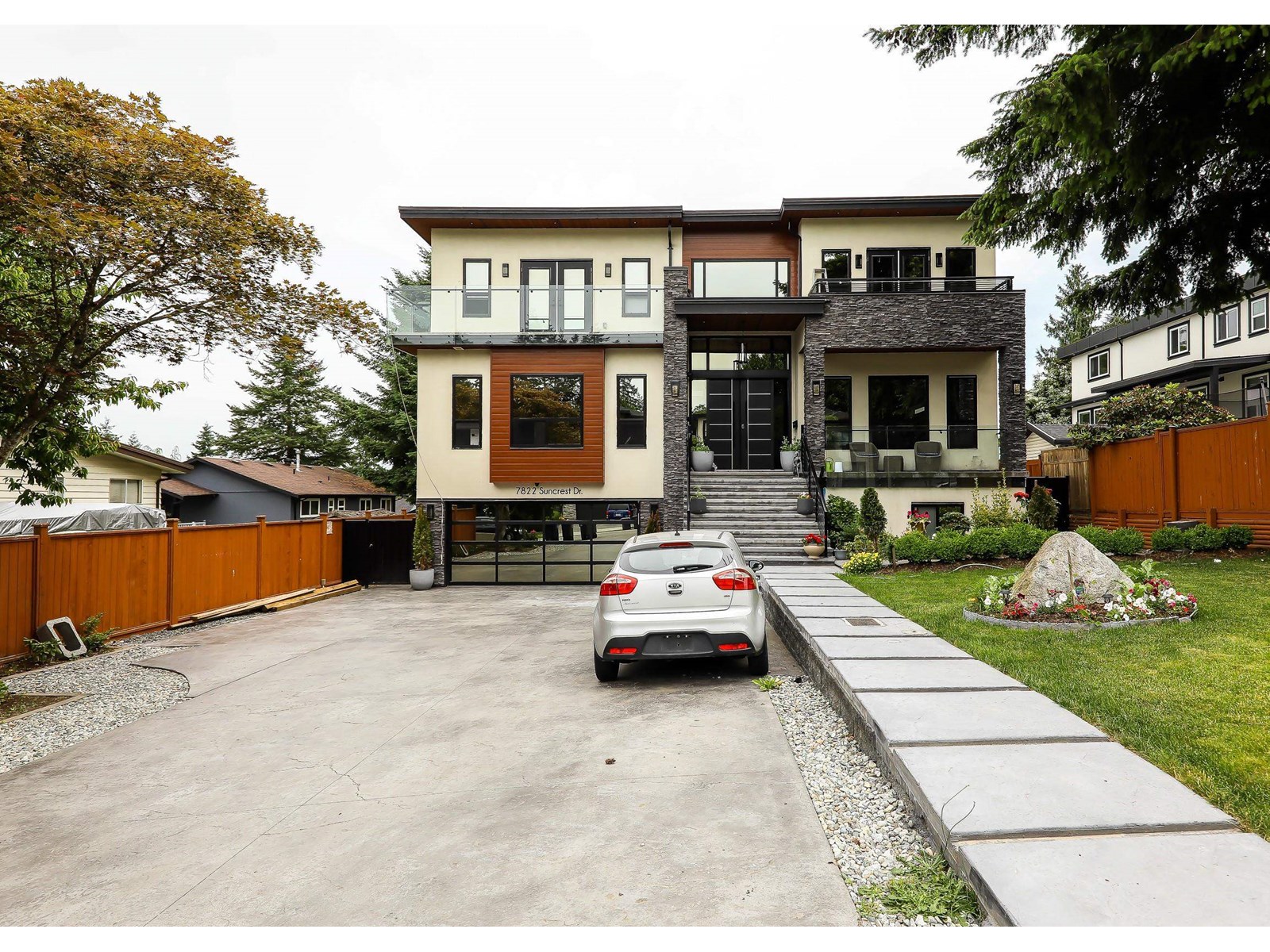 7822 Suncrest Dr, Surrey, BC V3W 6A9
