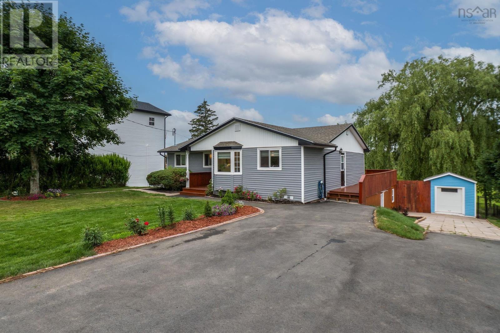 192 Gabriel Rd, Falmouth, NS B0P 1L0