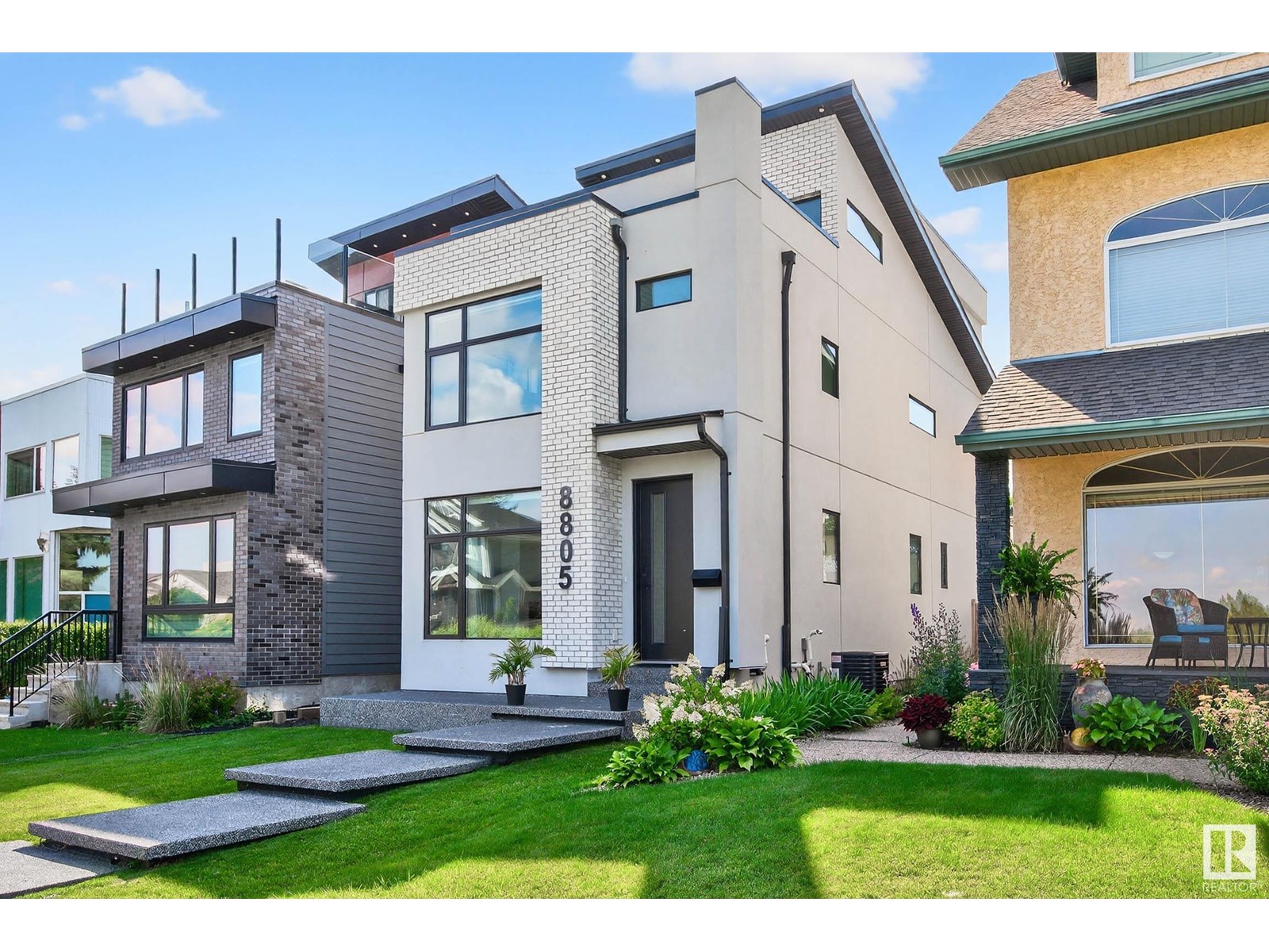 8805 Strathearn Dr NW, Edmonton, AB T6C 4C8