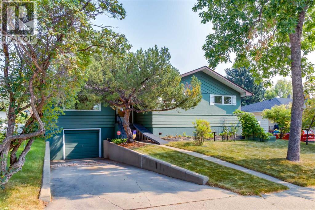 48 Chancellor Way NW, Calgary, AB T2K 1Y1
