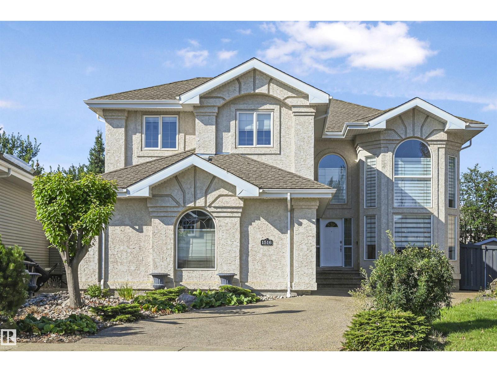 1516 Thorogood Cl NW, Edmonton, AB T6R 3K7