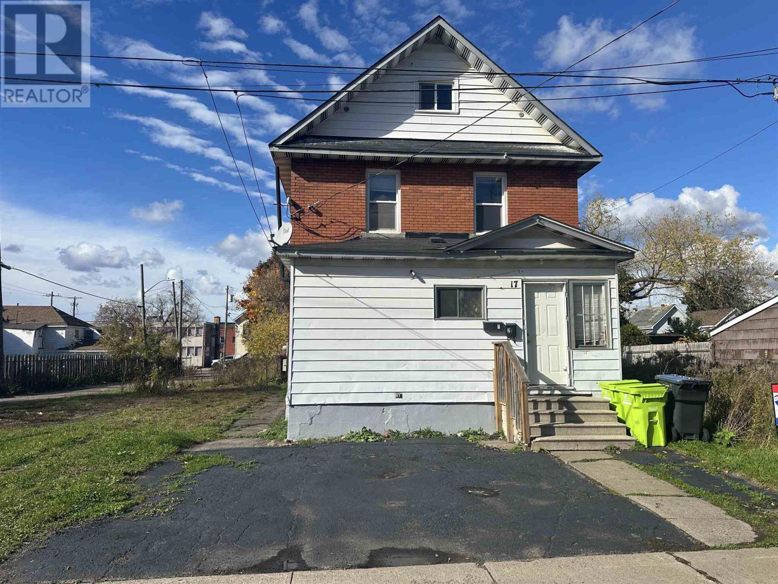 17 Abbott St, Sault Ste. Marie, ON P6A 2V8