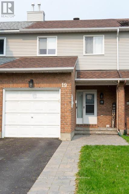 19 Armadale Cres, Ottawa, ON K2J 4A4