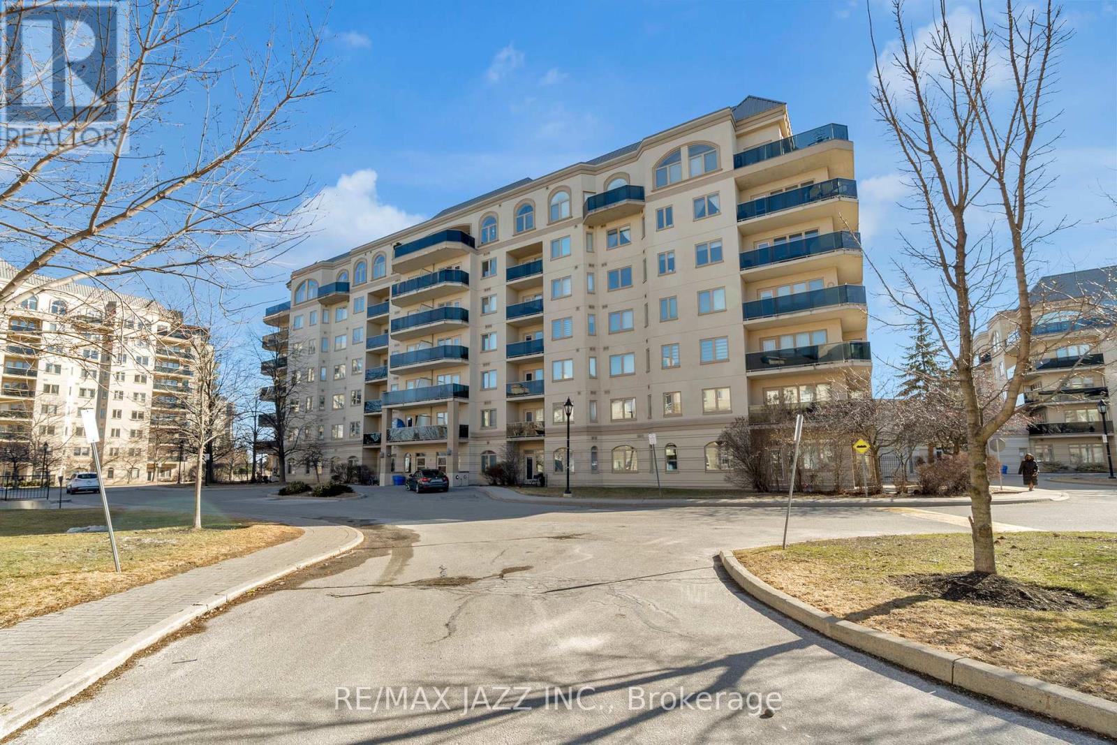 304 7 Dayspring Cir, Brampton, ON L6P 1B8