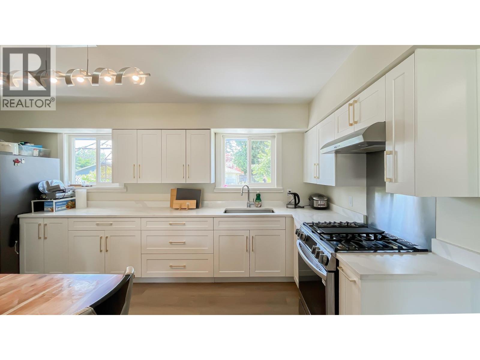 1752 Dorset Ave, Port Coquitlam, BC V3B 2A2