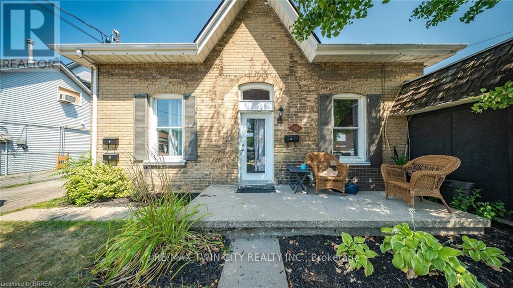 41 St George St, Brantford, ON N3R 1V2