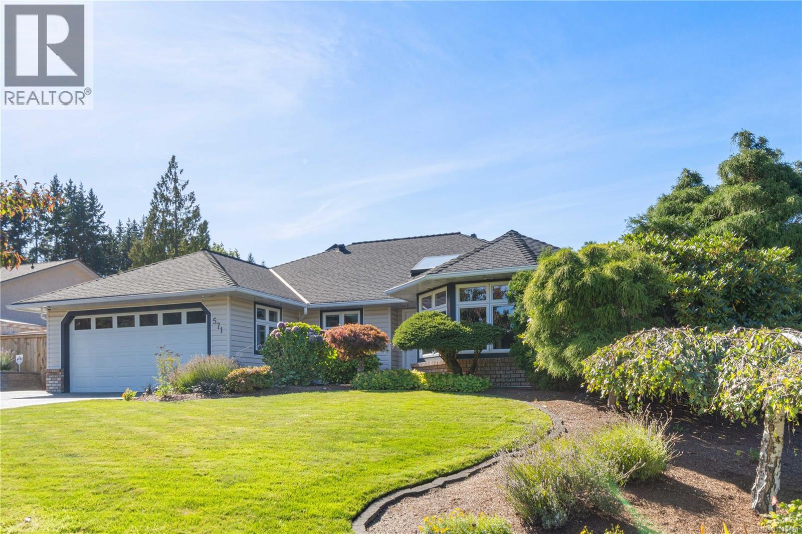 571 Hollywood Rd, Qualicum Beach, BC V9K 1A1