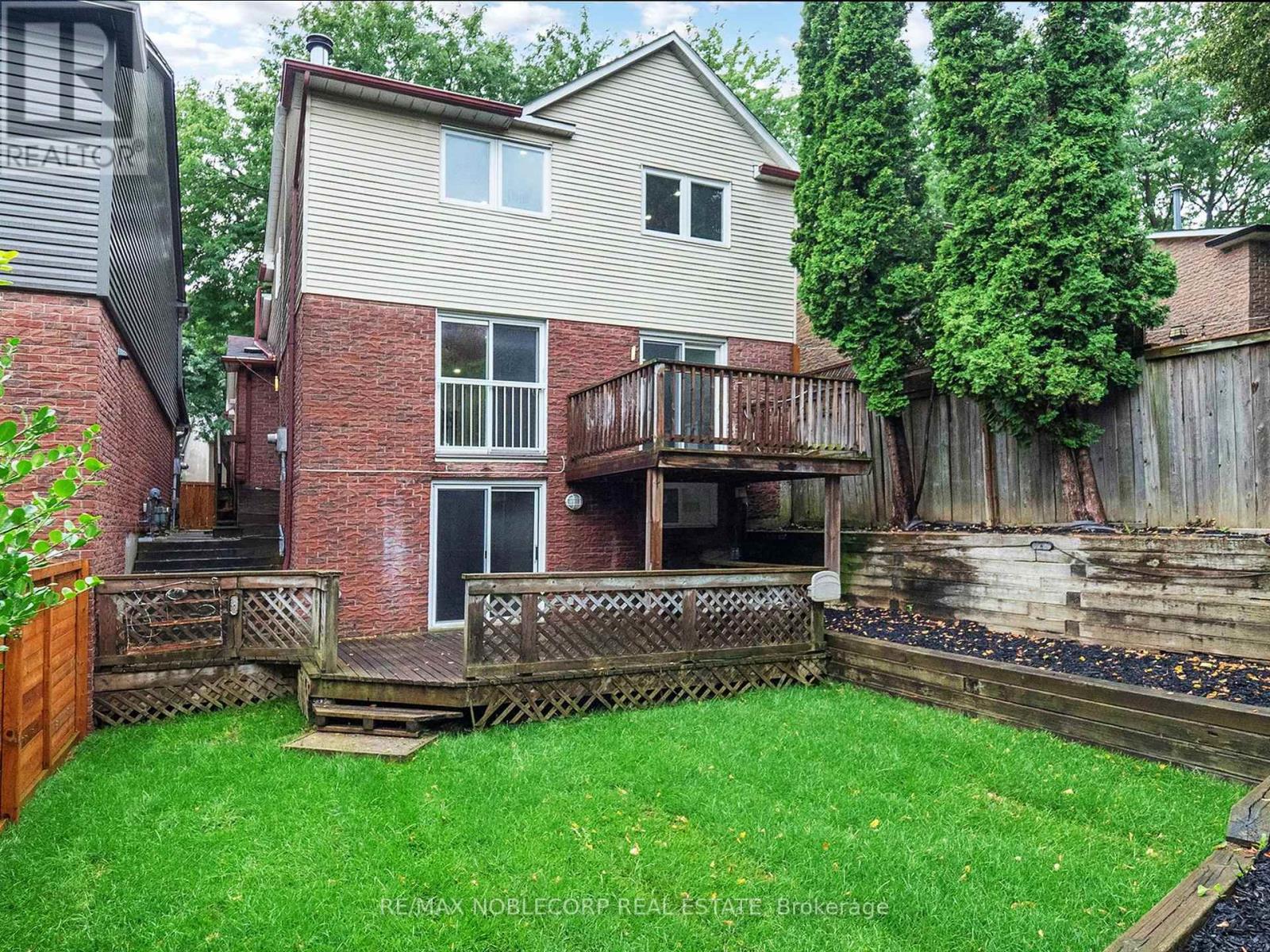 892 Sweetwater Cres, Mississauga, ON L5H 4A8