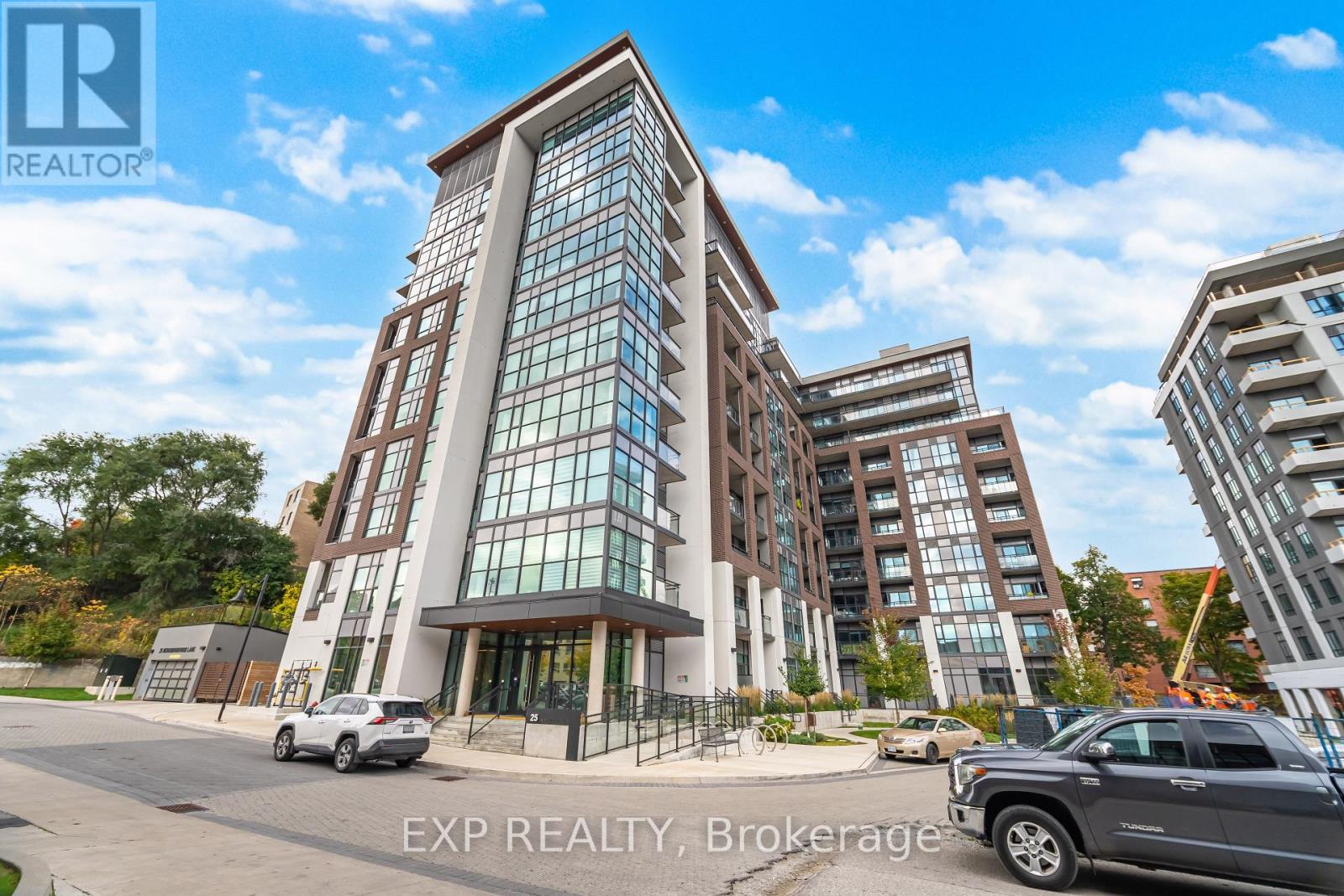 812 25 Neighbourhood Ln, Toronto, ON M8Y 0C4