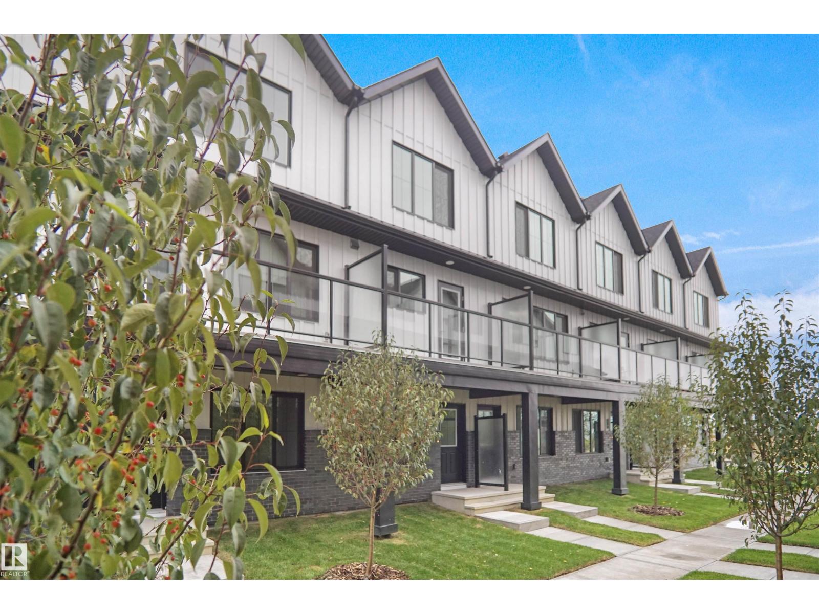 29 Airport Rd Nw #19, Edmonton, AB T5G 2P9