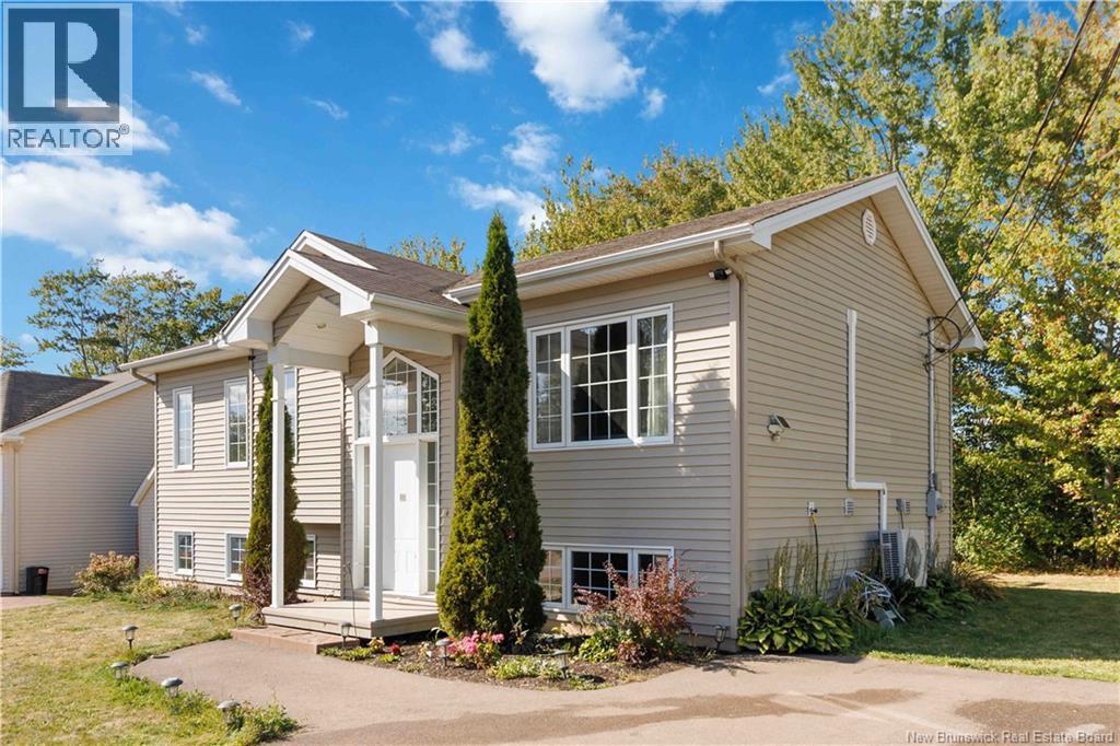 101 Herman St, Dieppe, NB E1A 0L4