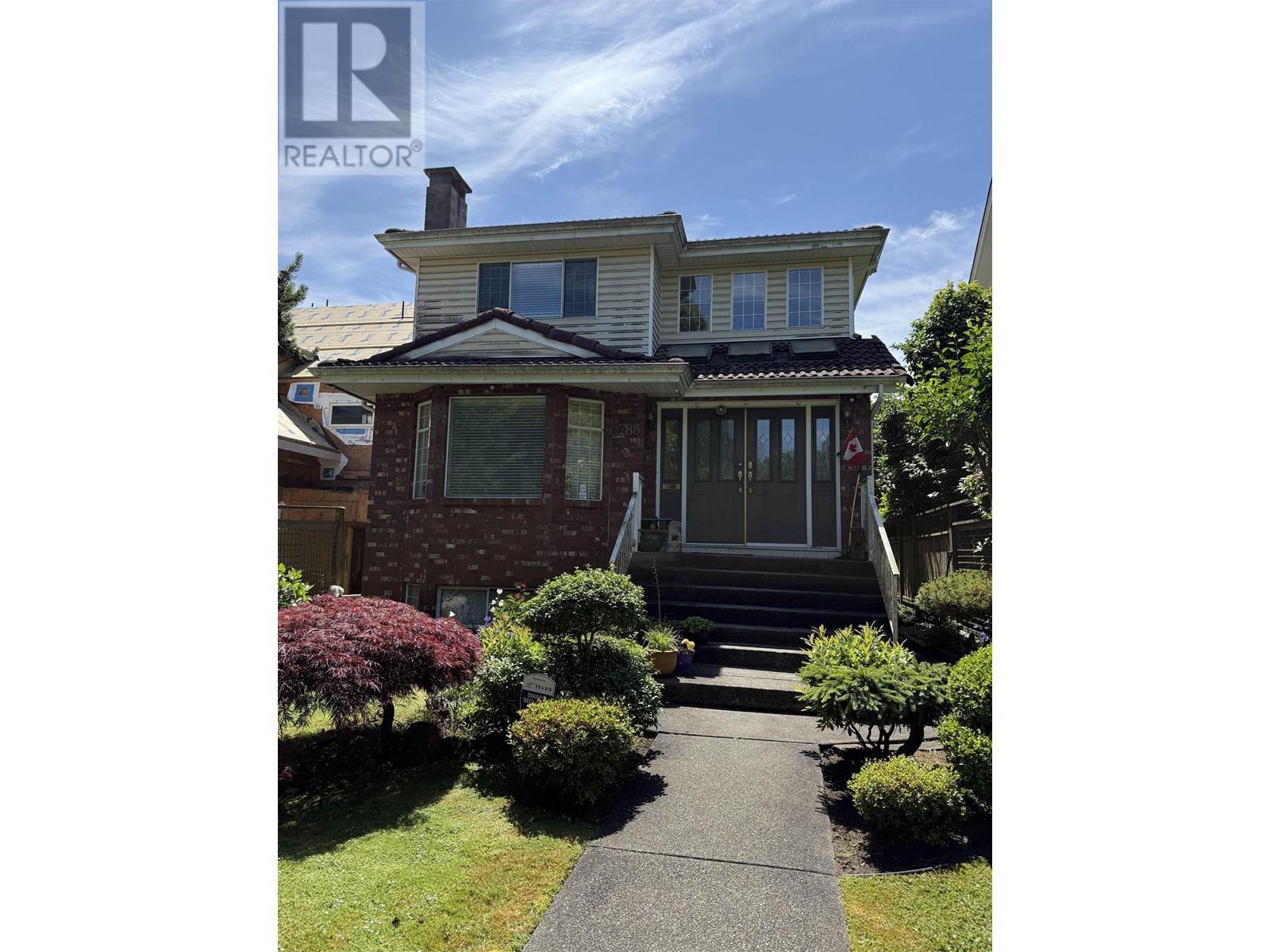 2788 Cambridge St, Vancouver, BC V5K 1L7