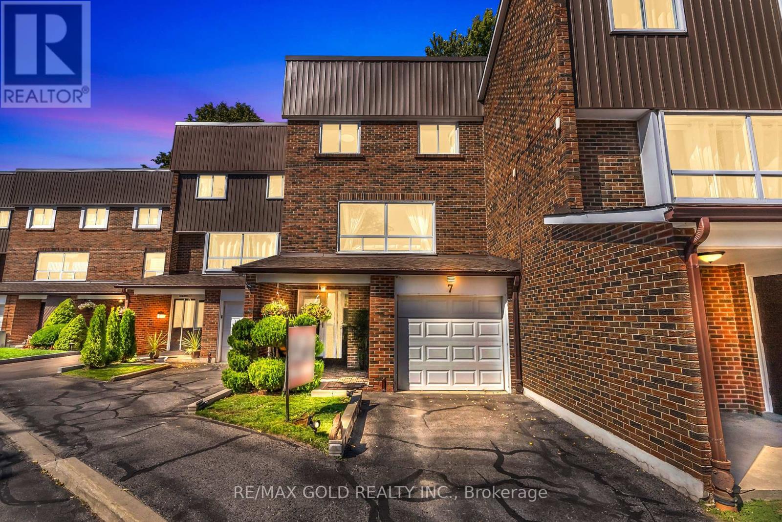 7 3065 Lenester Dr, Mississauga, ON L5C 2B7
