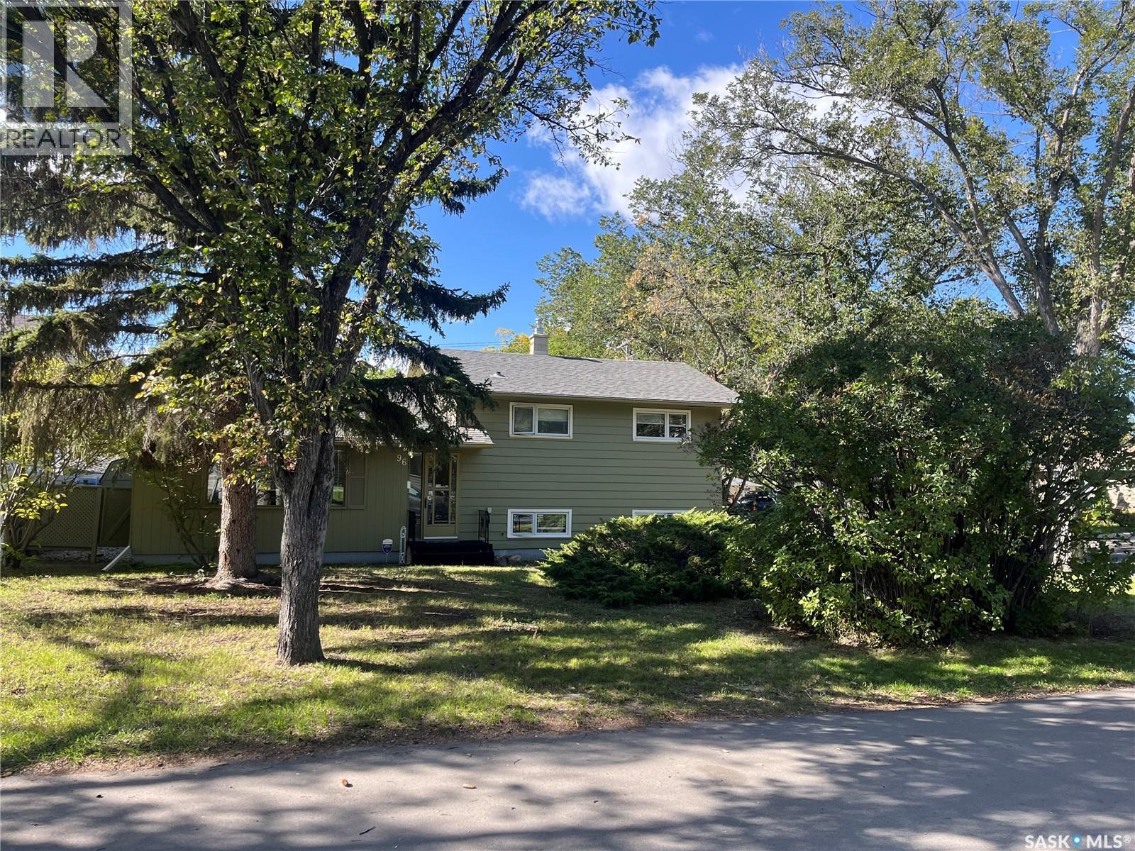 96 Bobolink Bay, Regina, SK S4S 4K1