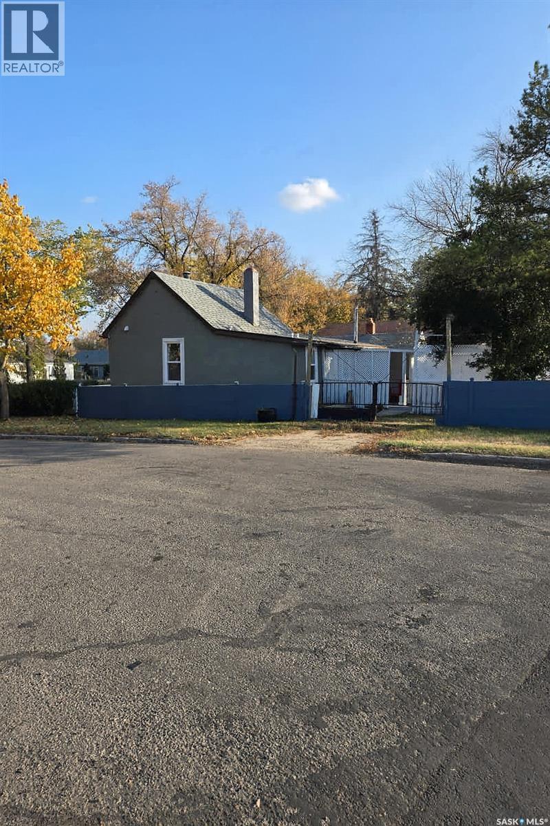 1423 6th Avenue North, Saskatoon, SK S7H 0S4