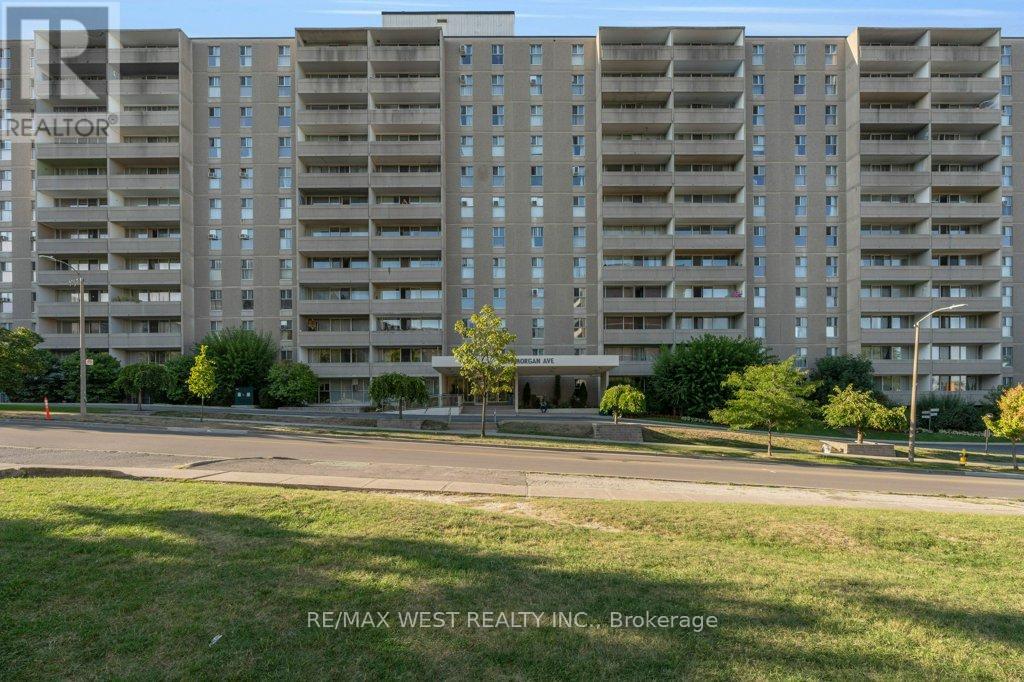 203 2 Glamorgan Ave, Toronto, ON M1P 2M8