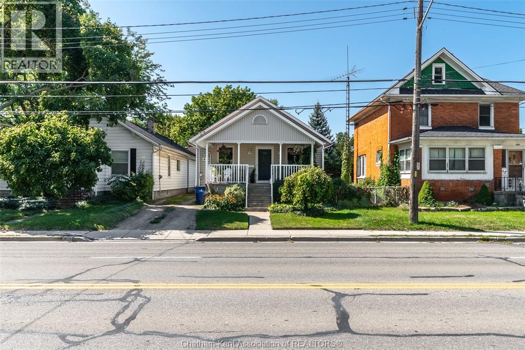 460 Queen St, Chatham, ON N7M 2J3