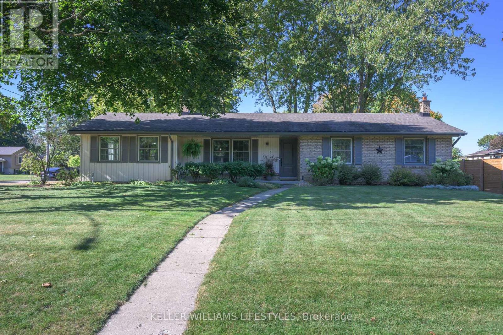 9 Outer Dr, London, ON N6P 1C5