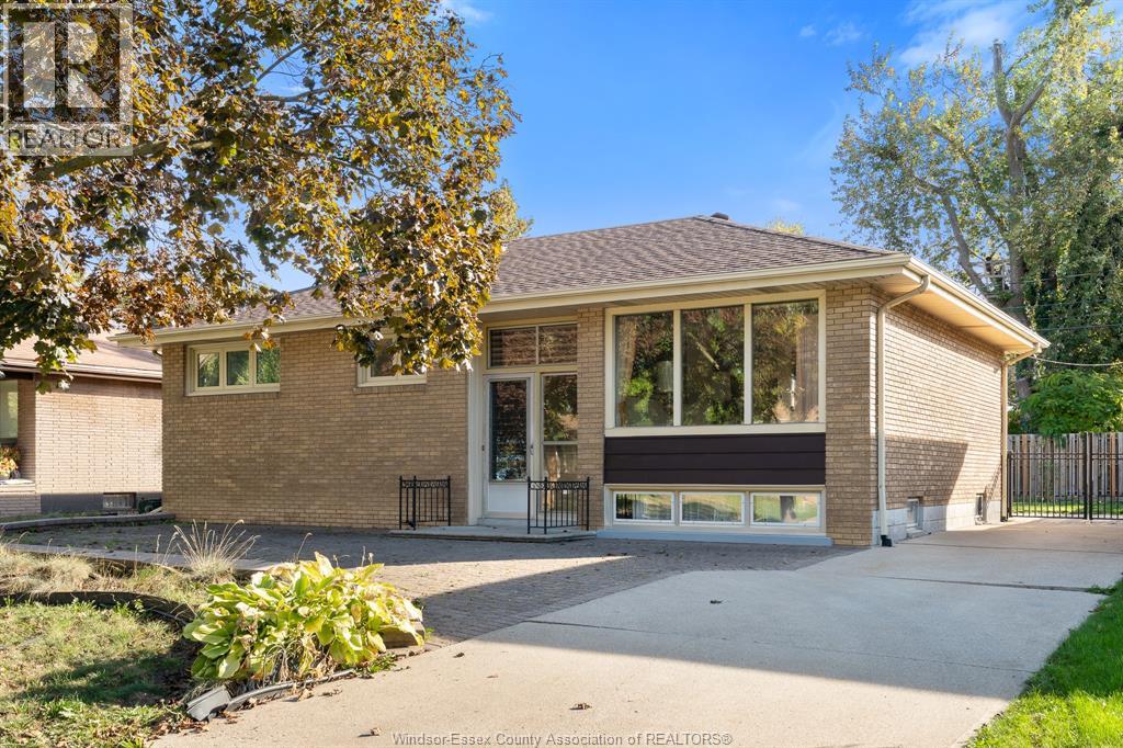 522 Greendale Dr, Windsor, ON N8S 4A8