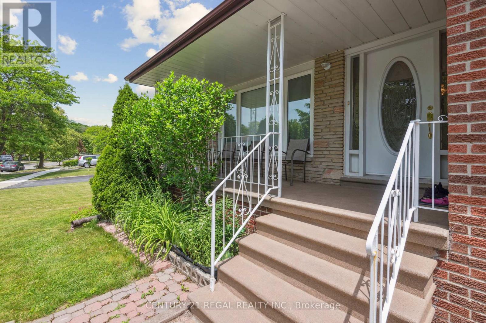 152 Weir Cres, Toronto, ON M1E 4T5