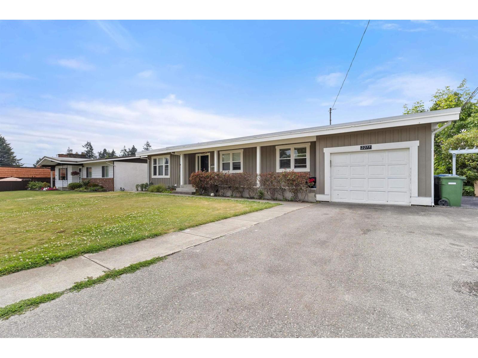 2277 Rainier St, Abbotsford, BC V2T 3E6
