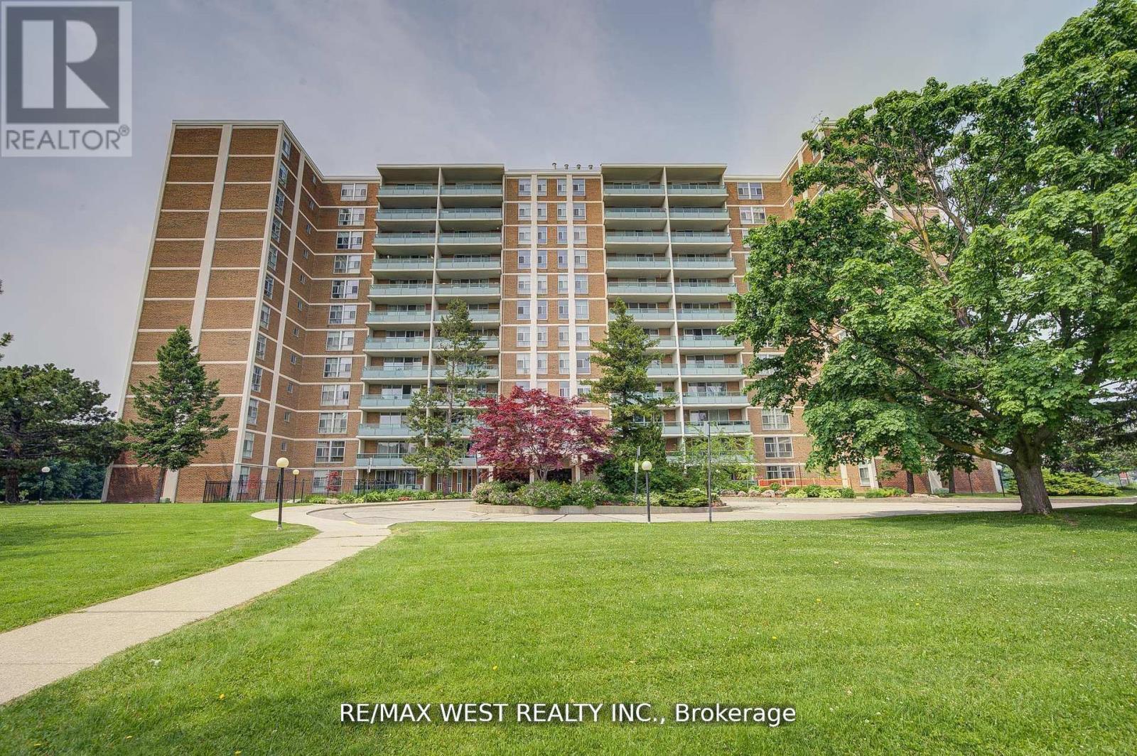 606 44 Longbourne Dr, Toronto, ON M9R 2M7