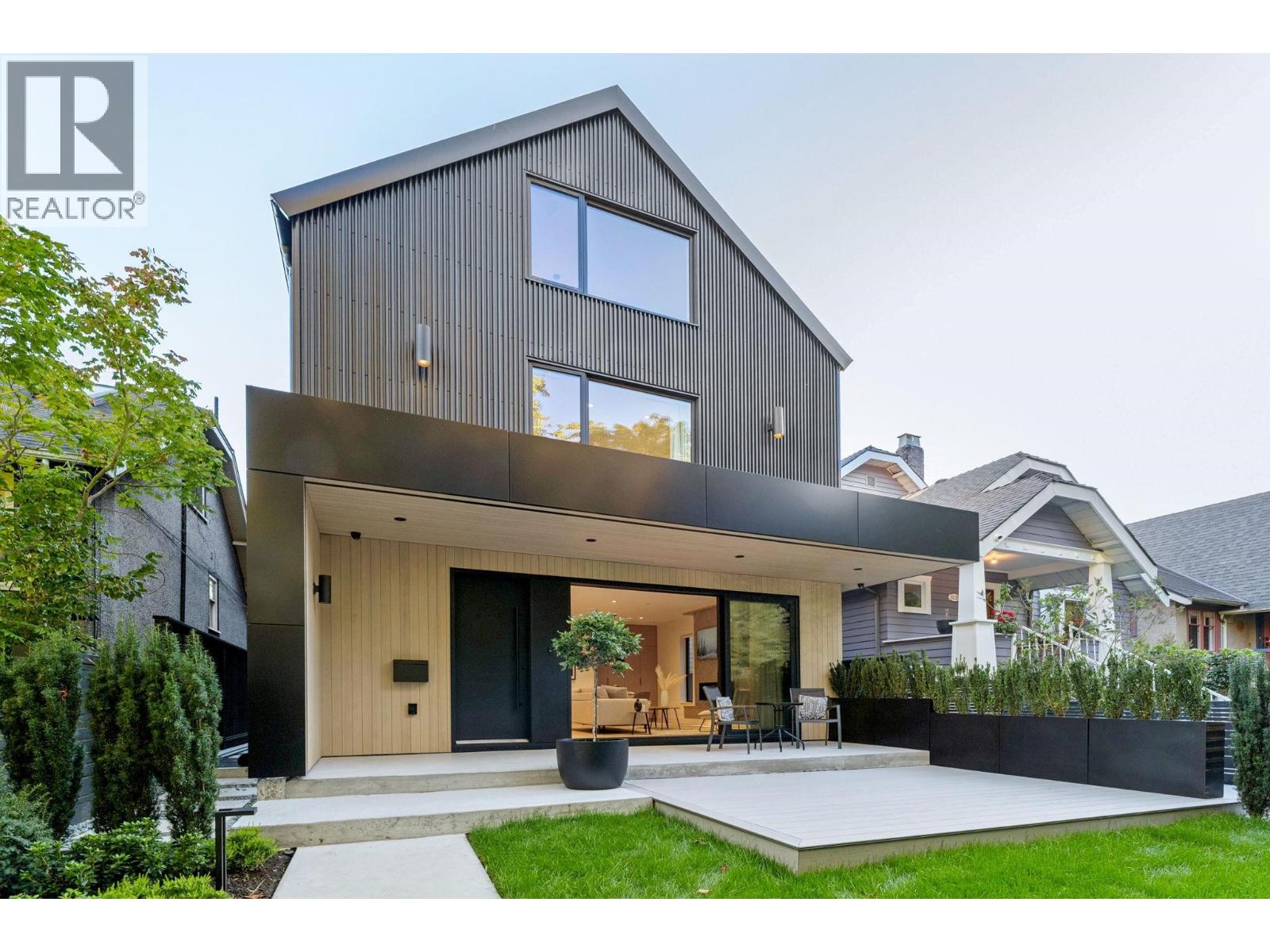 3036 W 14th Avenue Unit 1, Vancouver, BC V6K 2X8