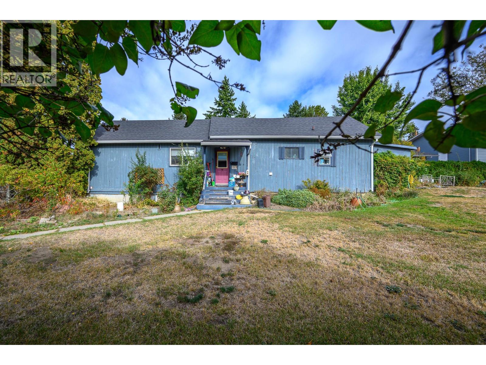 8609 Aberdeen Rd, Coldstream, BC V1B 2L8