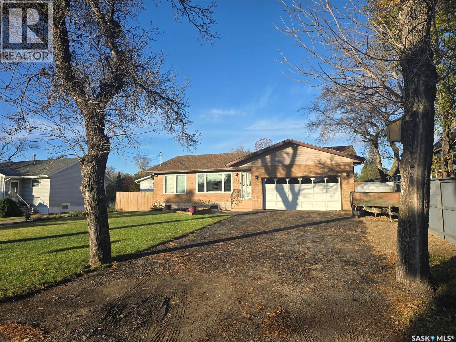 718 Stella St, Grenfell, SK S0G 2B0