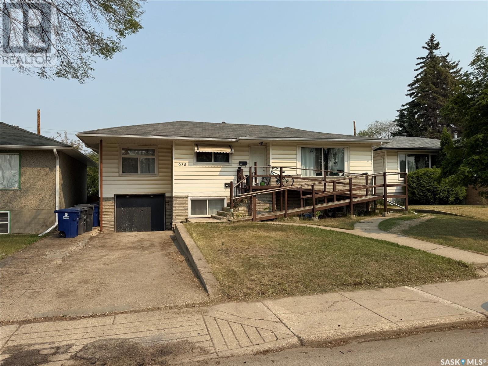 938 P Ave N, Saskatoon, SK S7L 2W6