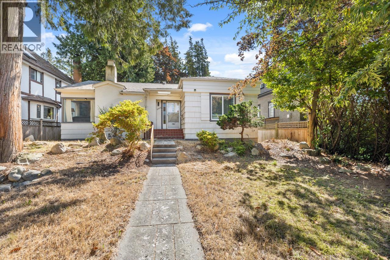 6930 Granville St, Vancouver, BC V6P 4X5