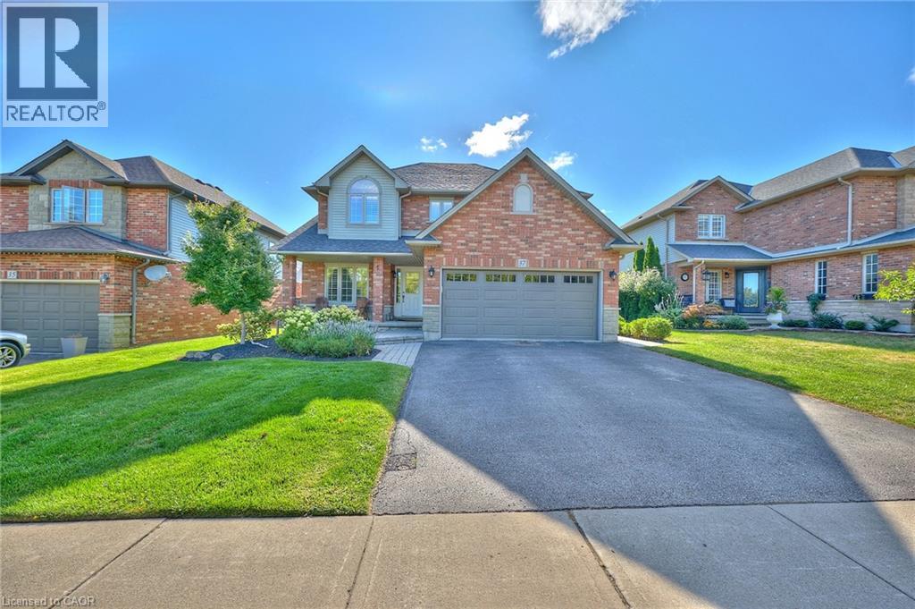 37 George St, Grimsby, ON L3M 3Y5