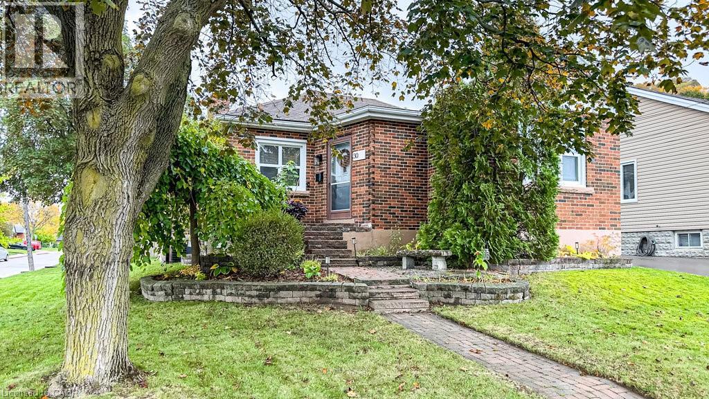 30 Montrose Ave, Hamilton, ON L8K 4X9