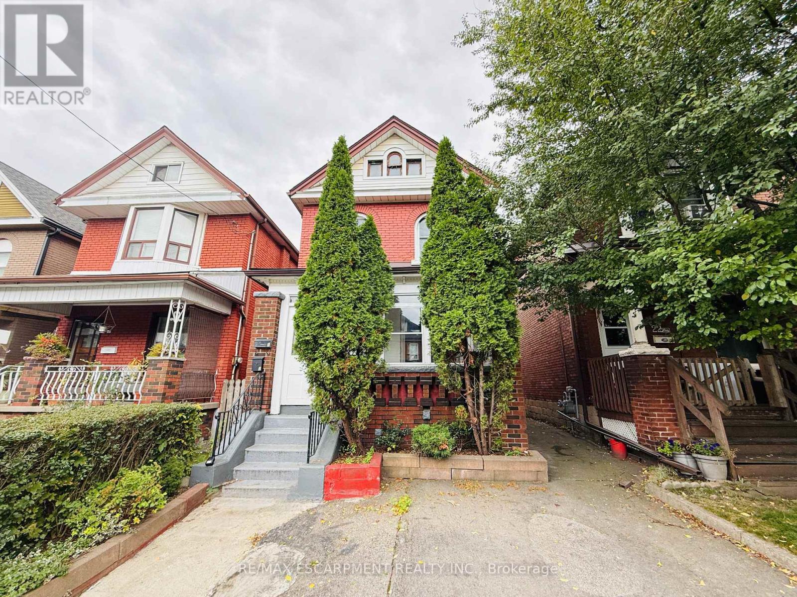 24 Somerset Ave, Hamilton, ON L8L 2L5