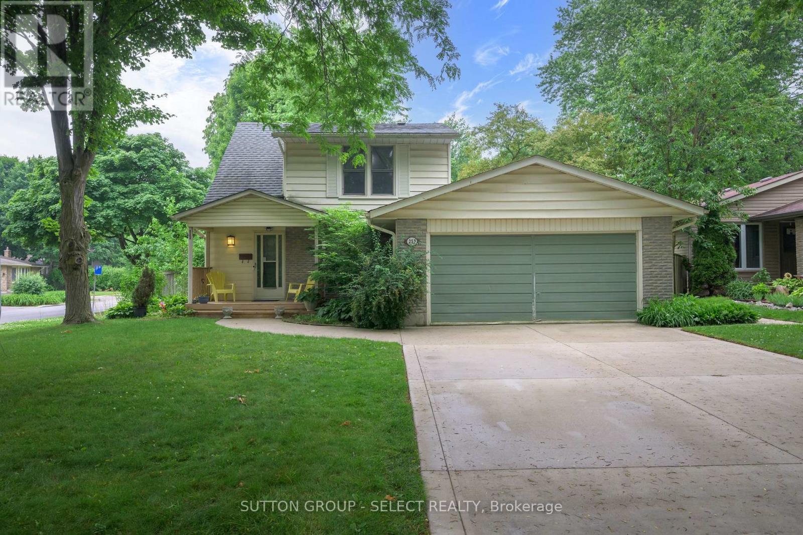 257 Edgehill Cres, London, ON N6G 2T6